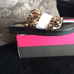 Vince Camuto Leopard Slides